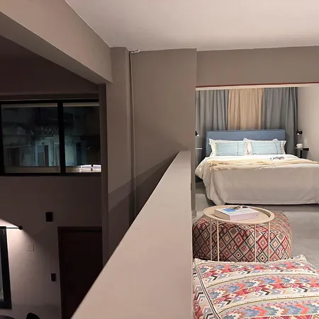 The 9 Loft Apartamento Pírgos
